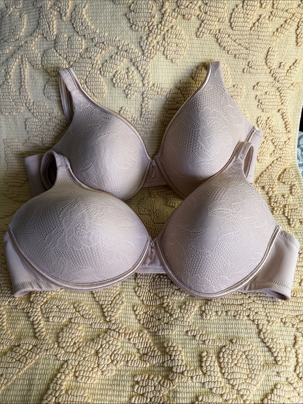 PREOWNED Vanity Fair 75336 Body Caress 40C